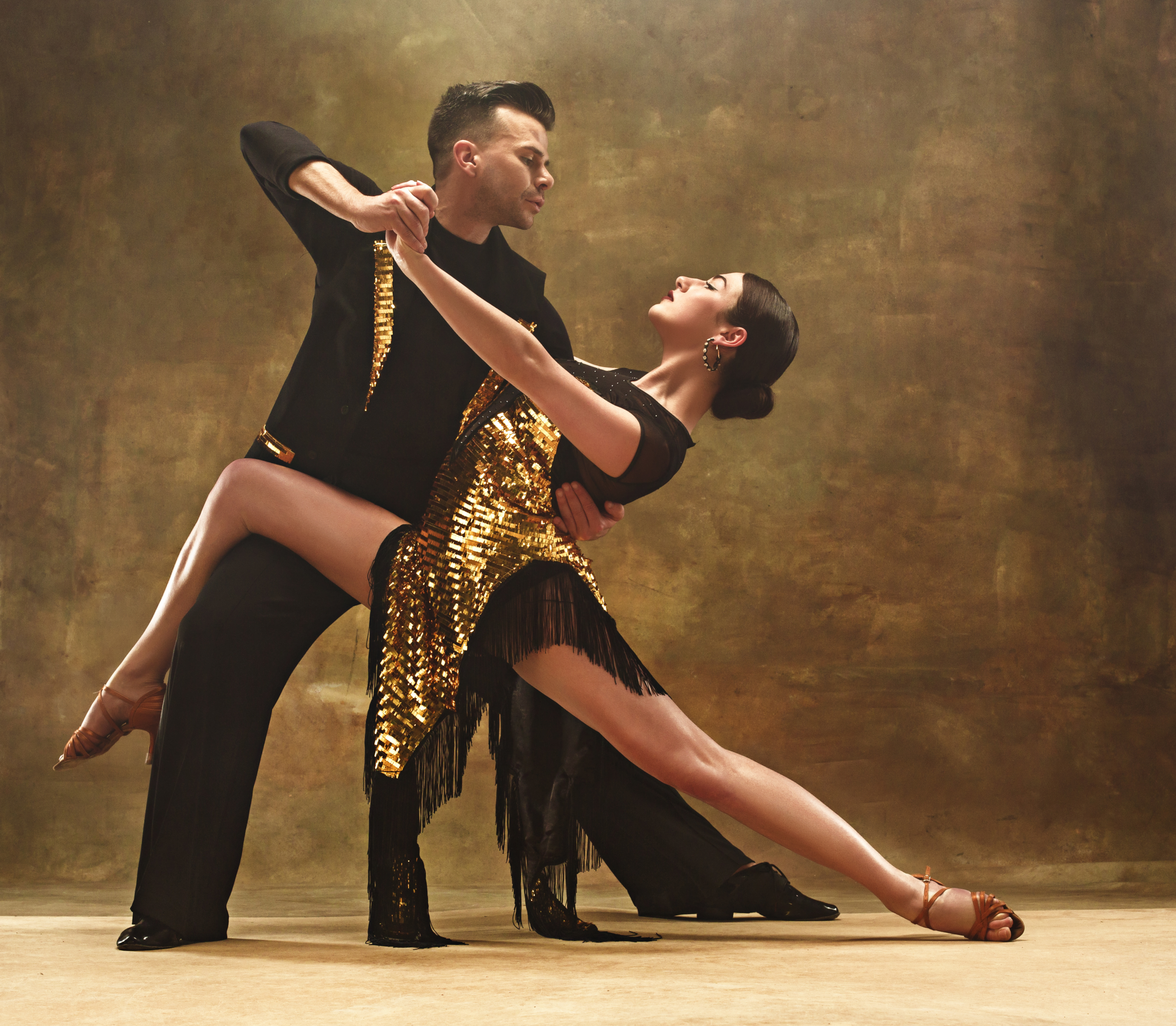 Dance Studio Insights: The Science Behind Ballroom Dancing and Its Cognitive and Physical Benefits