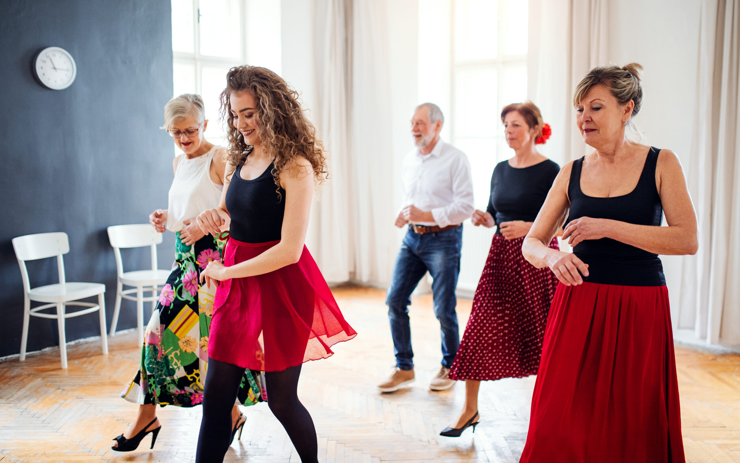 Why Group Dance Classes Are Better for Beginners Than Private Lessons